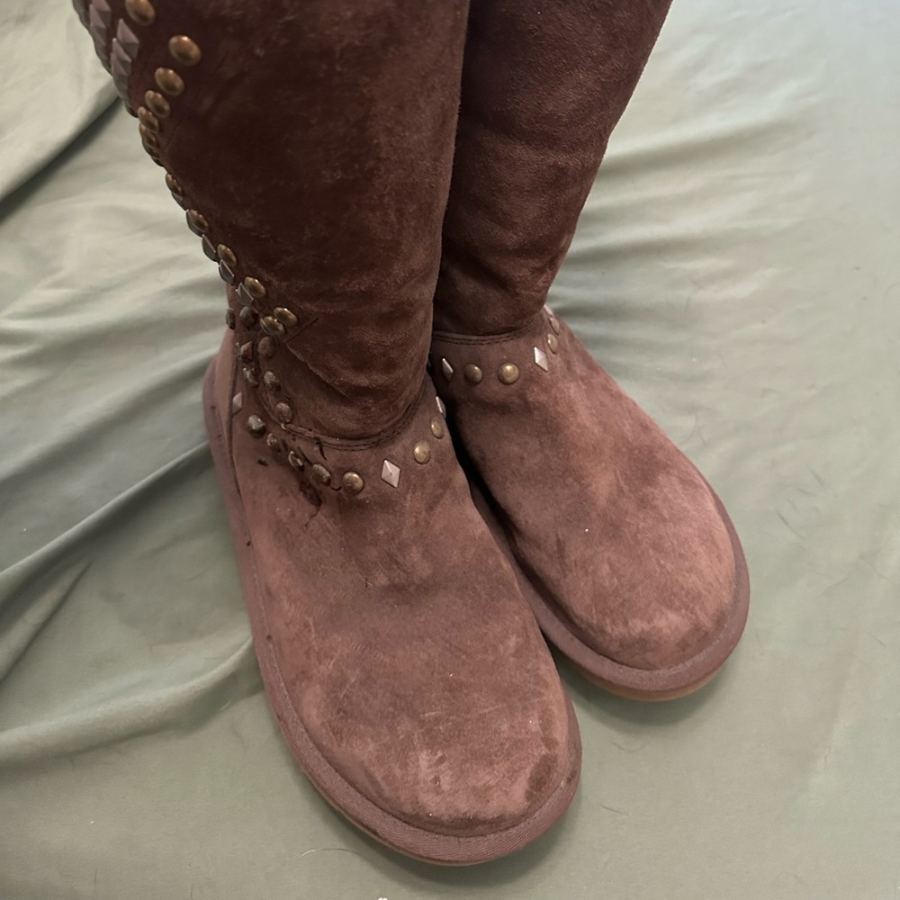 Uggs high with rhinestones, normal about of use size 7